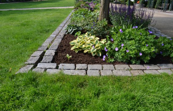 Flower Bed Mulching in Glenview